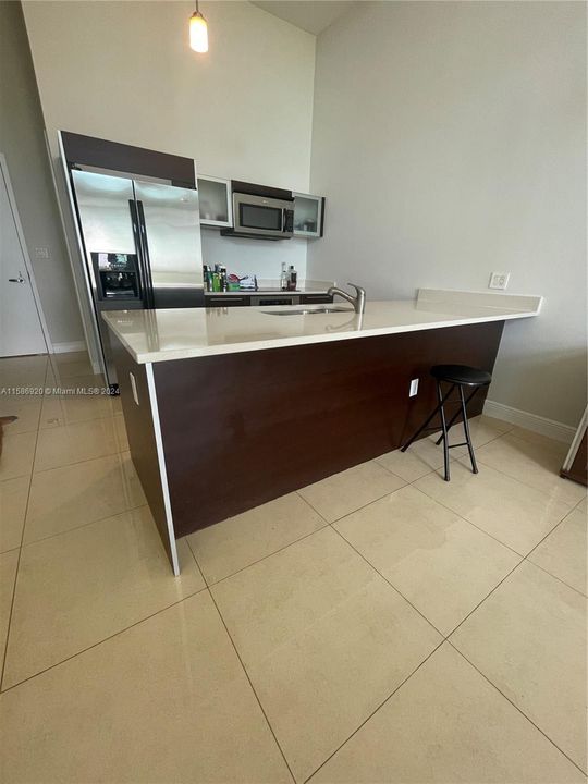 Recently Rented: $3,500 (1 beds, 1 baths, 811 Square Feet)