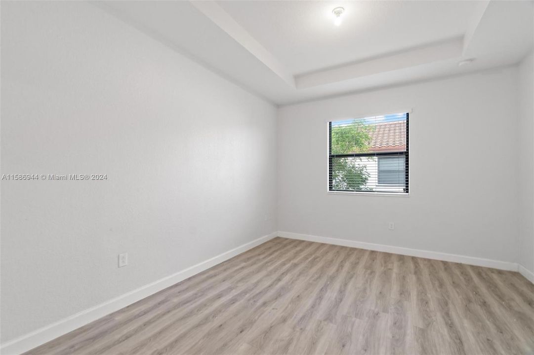 Active With Contract: $385,000 (3 beds, 2 baths, 1642 Square Feet)