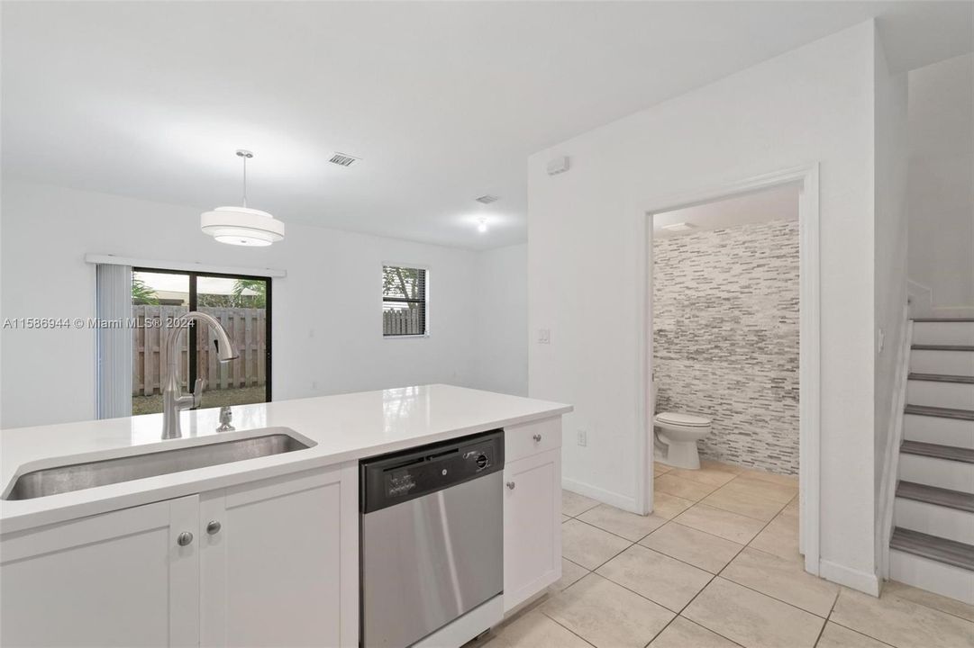 Active With Contract: $385,000 (3 beds, 2 baths, 1642 Square Feet)