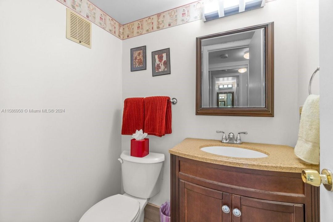 待售: $129,900 (1 贝兹, 1 浴室, 700 平方英尺)