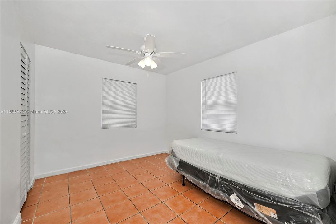 For Rent: $1,300 (1 beds, 1 baths, 650 Square Feet)