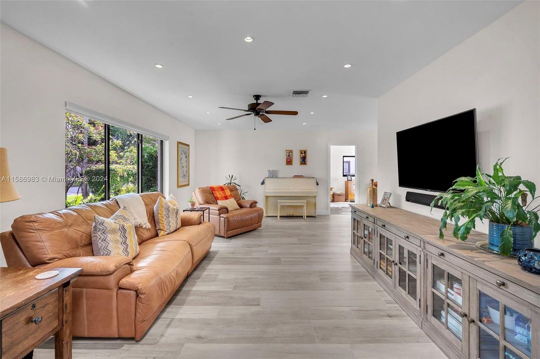 Active With Contract: $885,000 (4 beds, 2 baths, 2184 Square Feet)