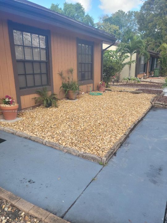 For Rent: $2,875 (3 beds, 2 baths, 1196 Square Feet)