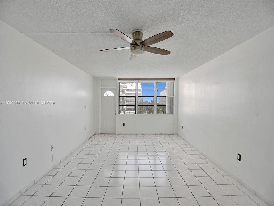 For Rent: $2,400 (1 beds, 1 baths, 845 Square Feet)