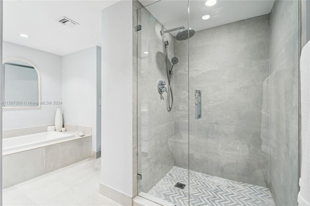 For Sale: $775,000 (1 beds, 1 baths, 1048 Square Feet)