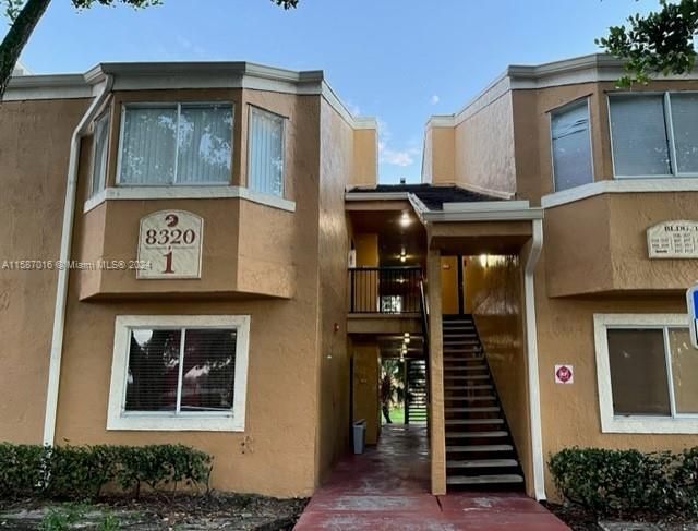 Active With Contract: $2,000 (2 beds, 2 baths, 1033 Square Feet)