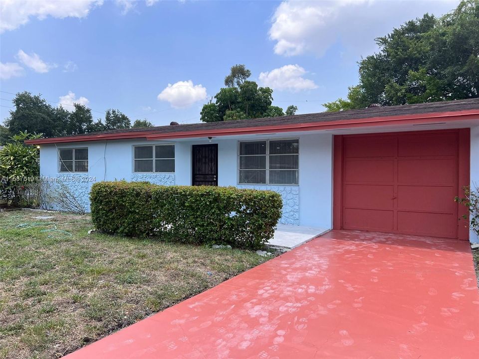 Active With Contract: $460,000 (3 beds, 1 baths, 1340 Square Feet)