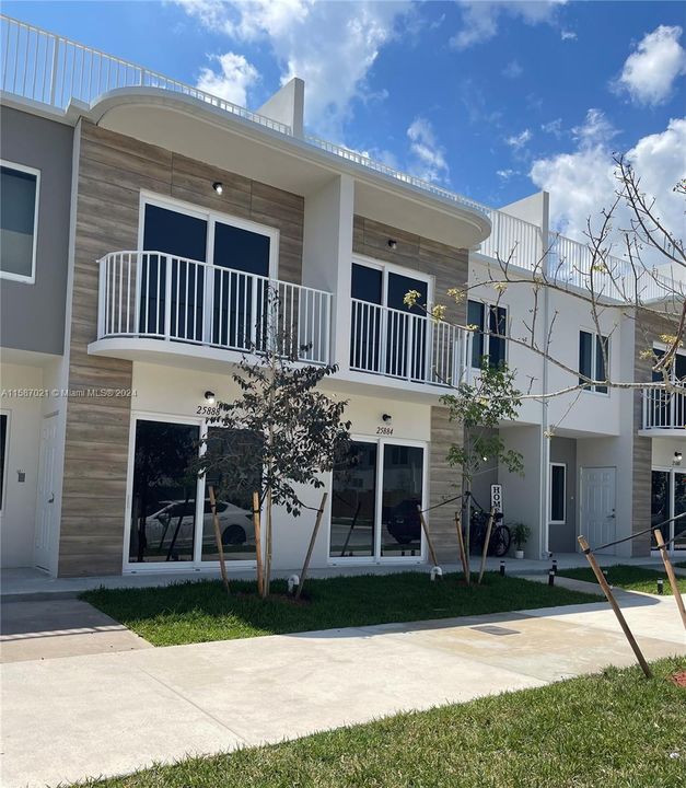 Active With Contract: $2,800 (4 beds, 3 baths, 1398 Square Feet)