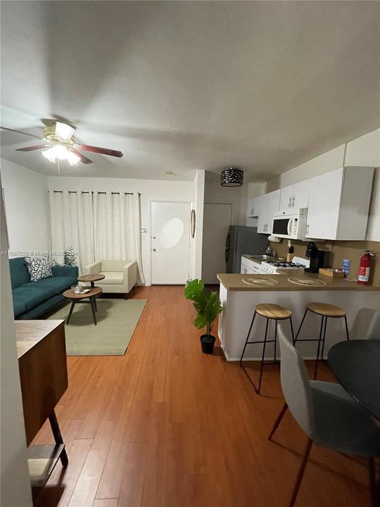For Sale: $270,000 (1 beds, 1 baths, 510 Square Feet)