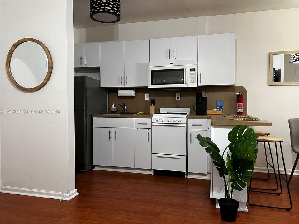 For Sale: $270,000 (1 beds, 1 baths, 510 Square Feet)