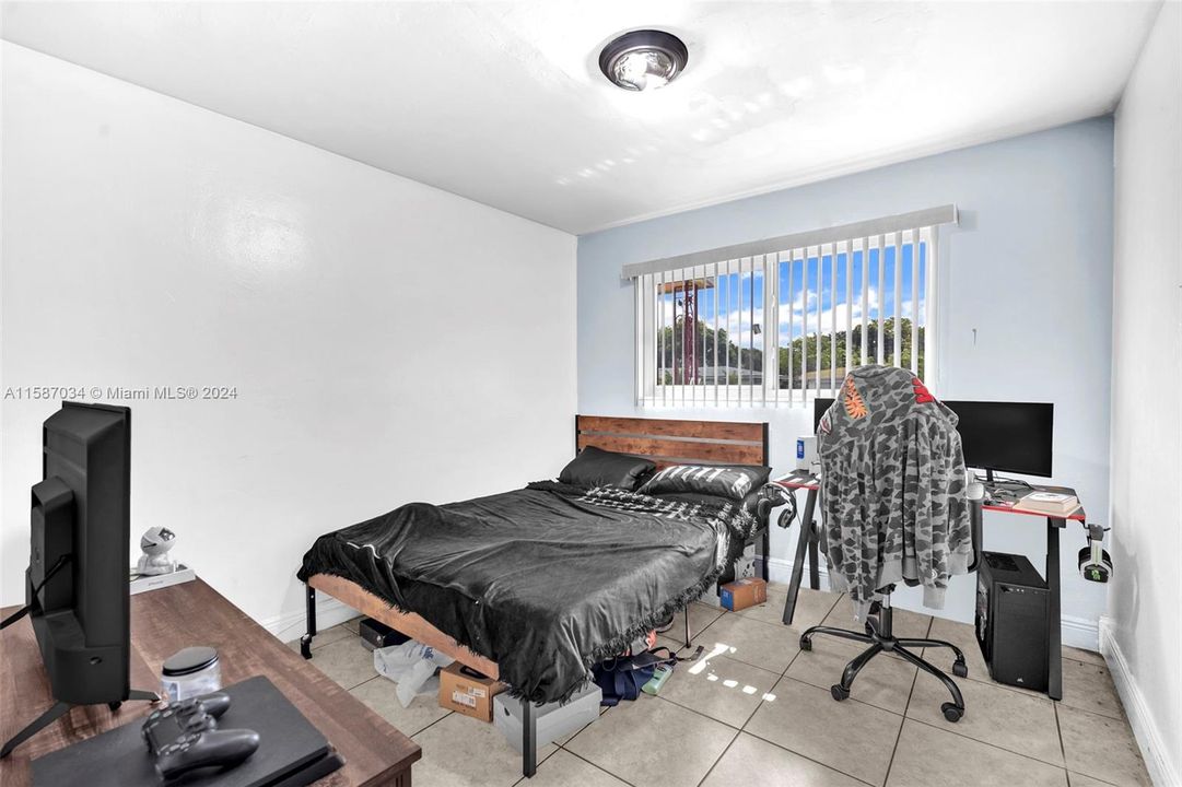 Active With Contract: $480,000 (3 beds, 2 baths, 1896 Square Feet)