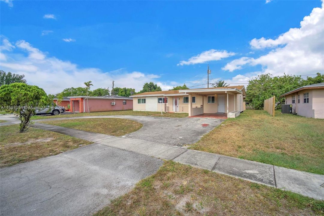 Active With Contract: $480,000 (3 beds, 2 baths, 1896 Square Feet)