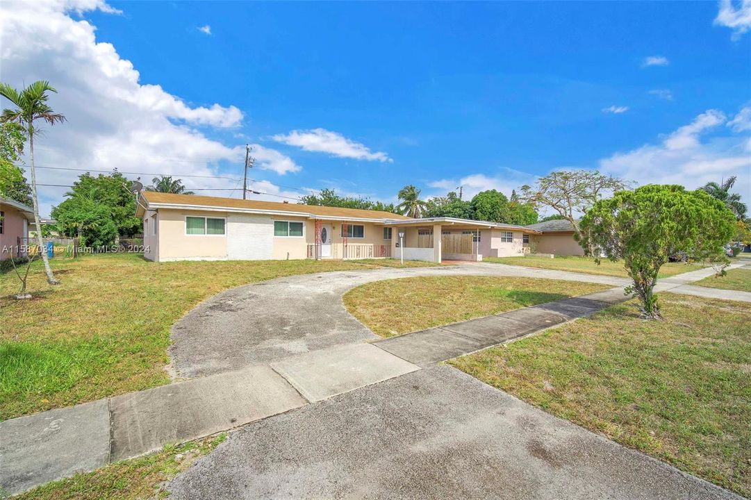 Active With Contract: $480,000 (3 beds, 2 baths, 1896 Square Feet)