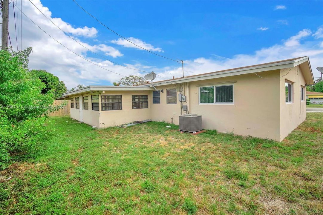 Active With Contract: $480,000 (3 beds, 2 baths, 1896 Square Feet)