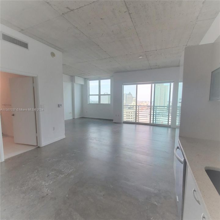 Active With Contract: $2,275 (1 beds, 1 baths, 651 Square Feet)