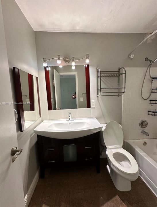 For Rent: $1,700 (1 beds, 1 baths, 785 Square Feet)