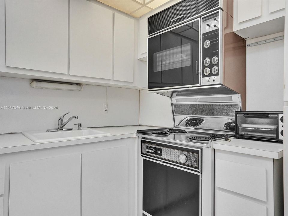 Active With Contract: $140,000 (2 beds, 1 baths, 820 Square Feet)