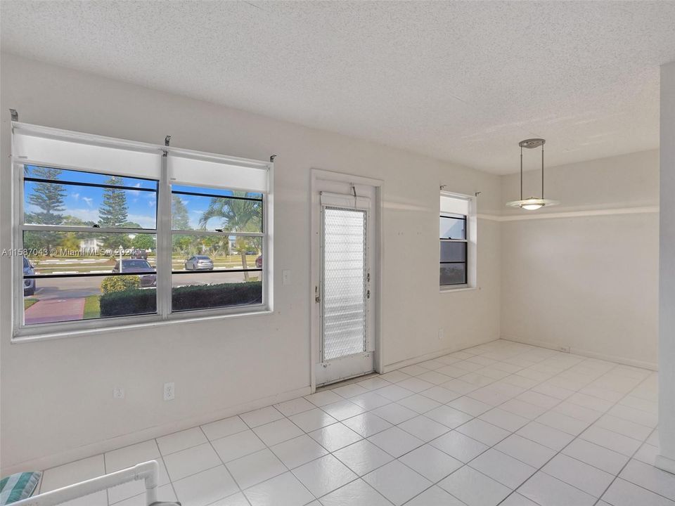 Active With Contract: $140,000 (2 beds, 1 baths, 820 Square Feet)