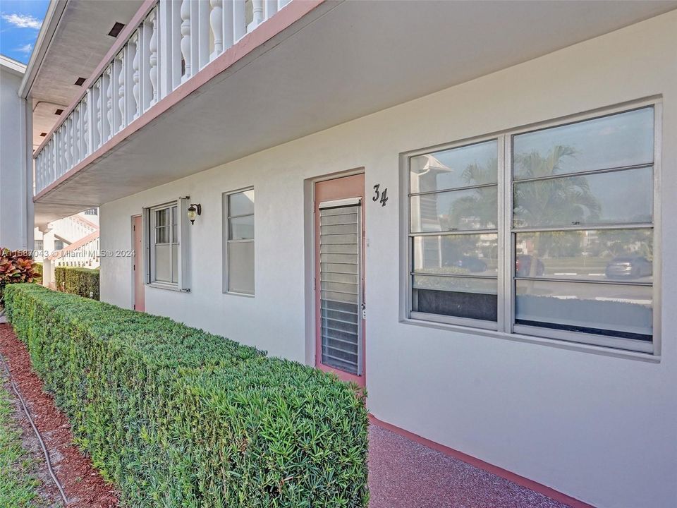 Active With Contract: $140,000 (2 beds, 1 baths, 820 Square Feet)