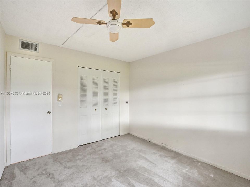 Active With Contract: $140,000 (2 beds, 1 baths, 820 Square Feet)