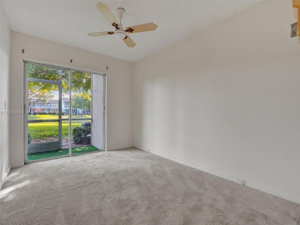Active With Contract: $140,000 (2 beds, 1 baths, 820 Square Feet)