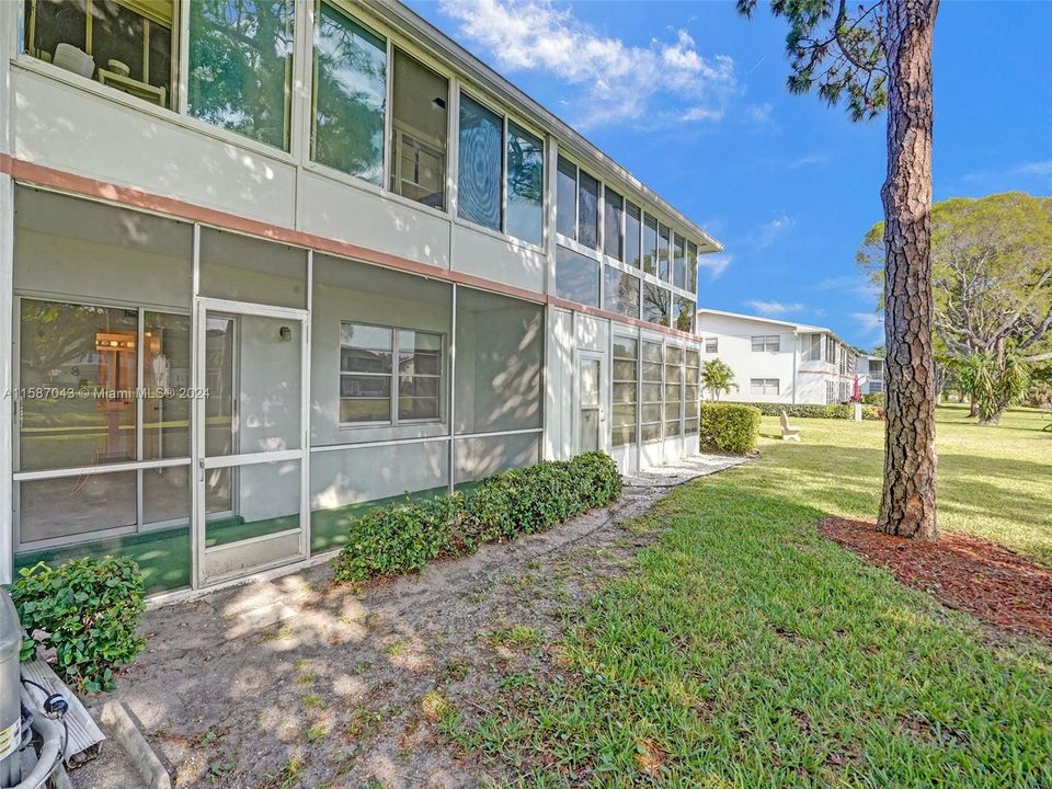 Active With Contract: $140,000 (2 beds, 1 baths, 820 Square Feet)