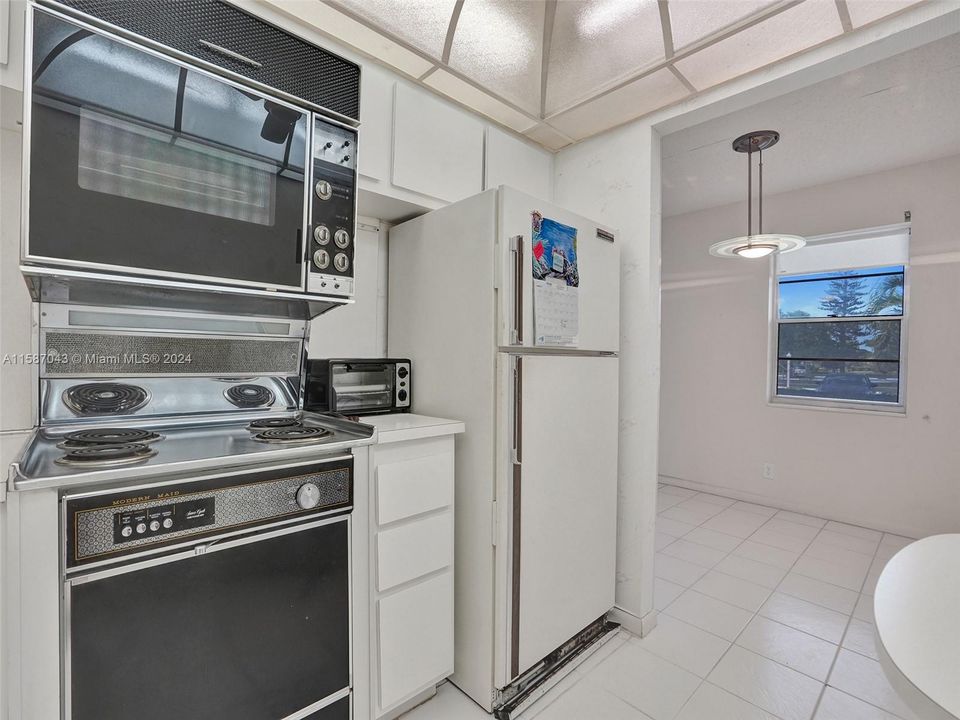 Active With Contract: $140,000 (2 beds, 1 baths, 820 Square Feet)