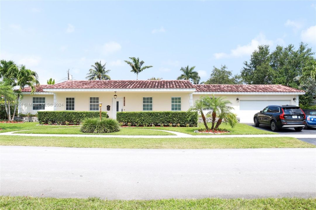 Active With Contract: $1,199,000 (4 beds, 2 baths, 2264 Square Feet)