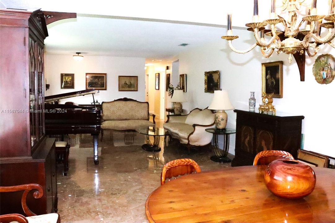 En Venta: $1,199,000 (4 camas, 2 baños, 2264 Pies cuadrados)