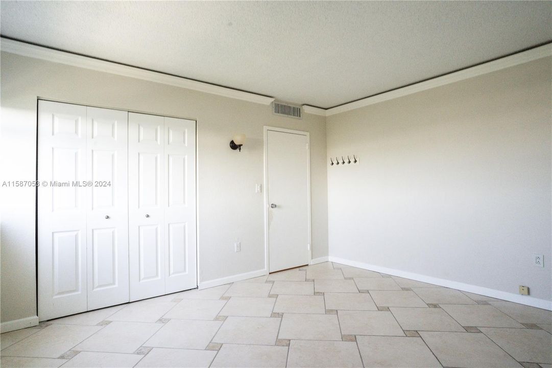 For Sale: $327,000 (2 beds, 2 baths, 1250 Square Feet)