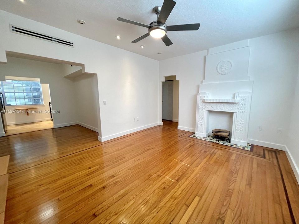 Recently Rented: $2,125 (1 beds, 1 baths, 700 Square Feet)