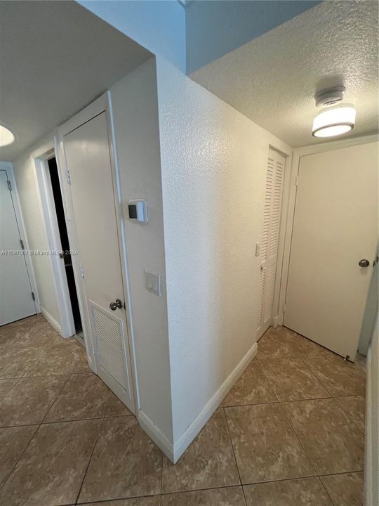 For Sale: $409,000 (1 beds, 1 baths, 1000 Square Feet)