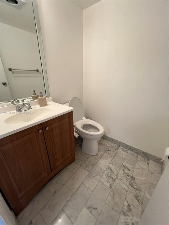 For Sale: $409,000 (1 beds, 1 baths, 1000 Square Feet)