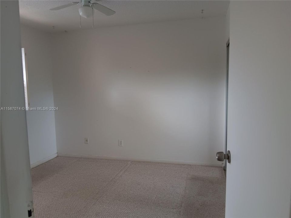For Sale: $130,000 (2 beds, 2 baths, 930 Square Feet)
