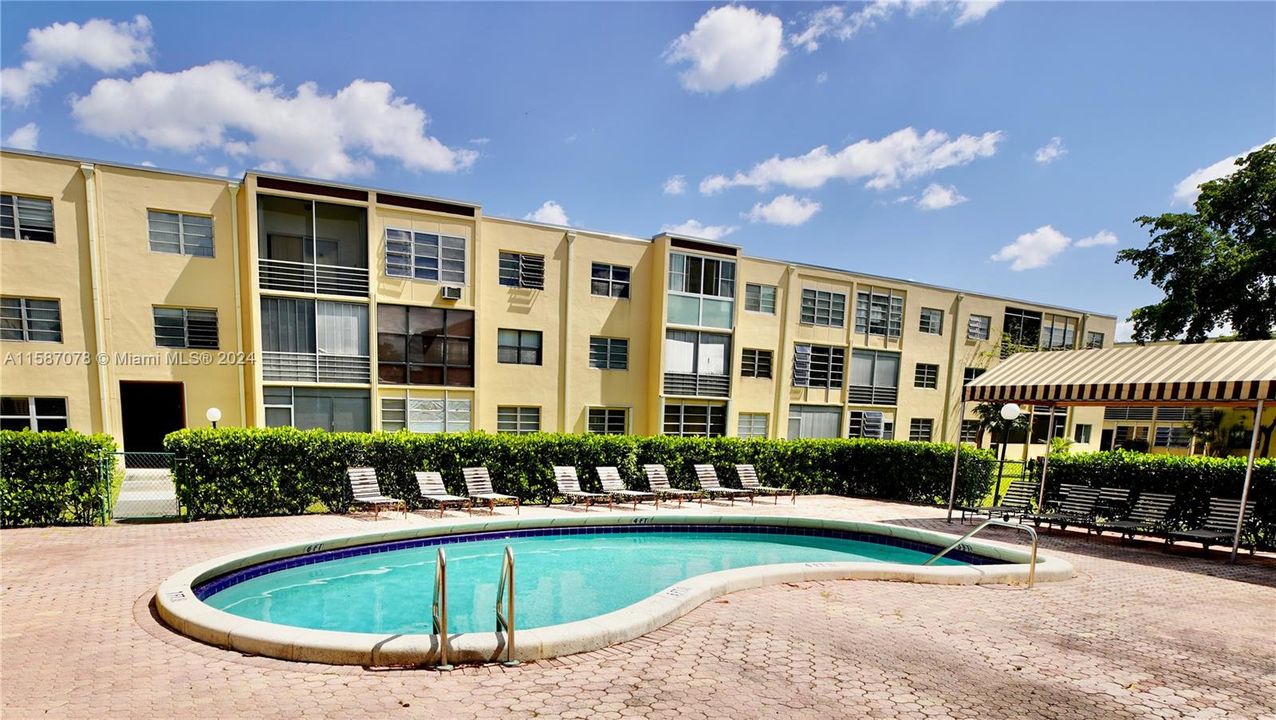 Active With Contract: $1,600 (1 beds, 1 baths, 650 Square Feet)