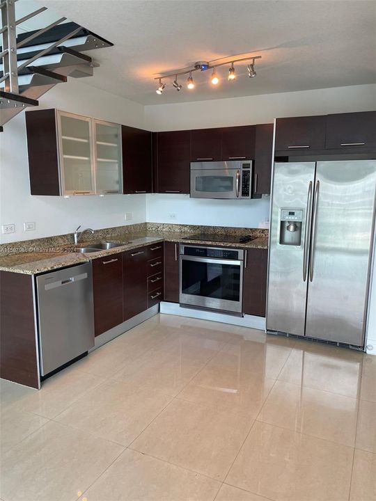 For Rent: $3,150 (1 beds, 1 baths, 987 Square Feet)