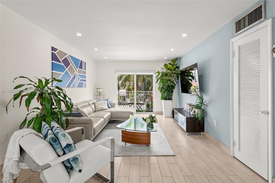 Recently Rented: $2,700 (1 beds, 1 baths, 767 Square Feet)