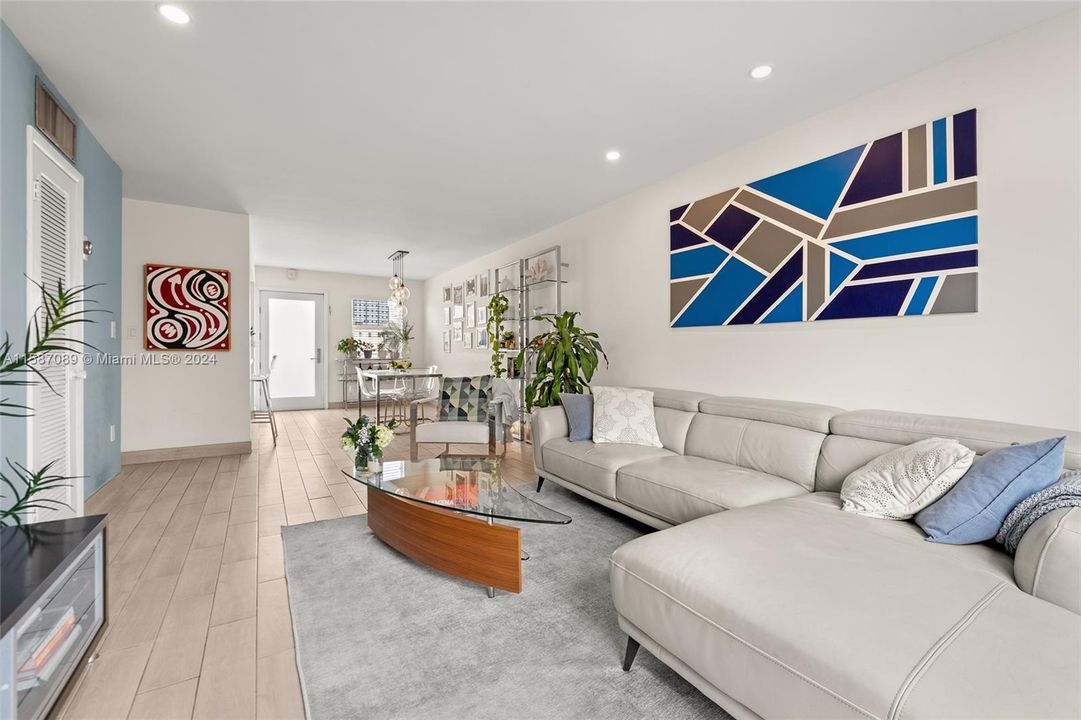 Recently Rented: $2,700 (1 beds, 1 baths, 767 Square Feet)