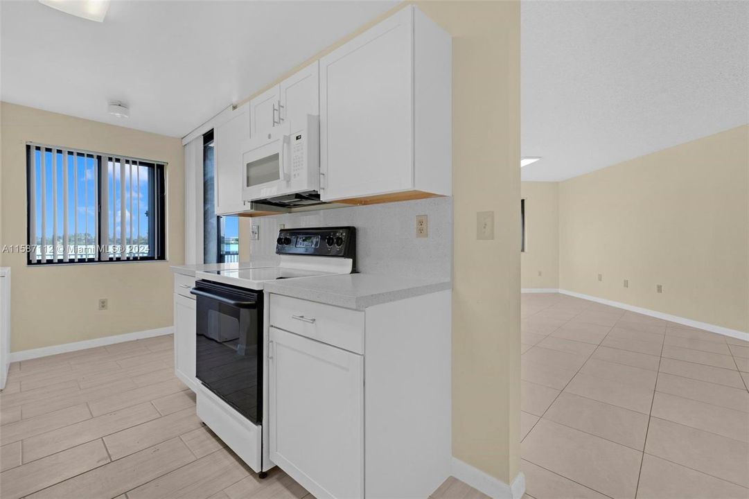 Active With Contract: $2,600 (2 beds, 2 baths, 1090 Square Feet)