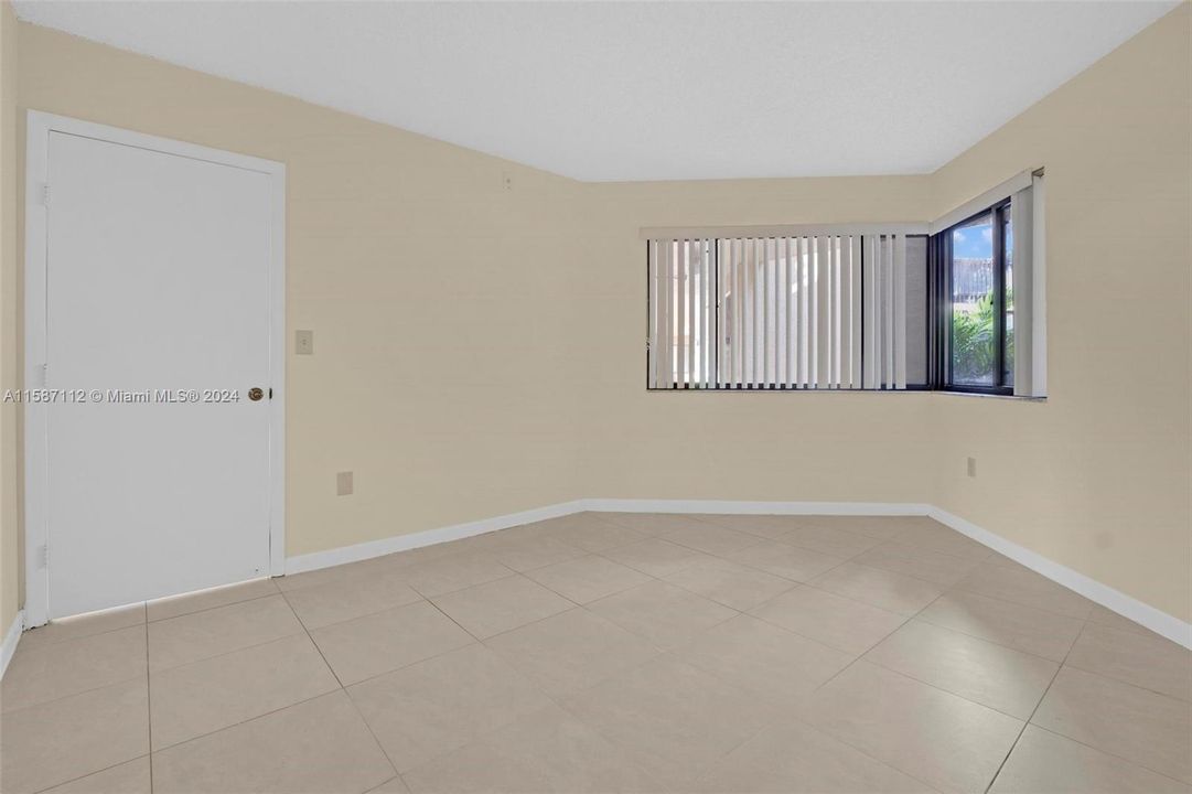 Active With Contract: $2,600 (2 beds, 2 baths, 1090 Square Feet)