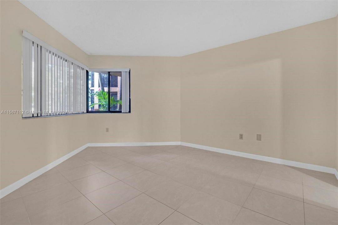 Active With Contract: $2,600 (2 beds, 2 baths, 1090 Square Feet)