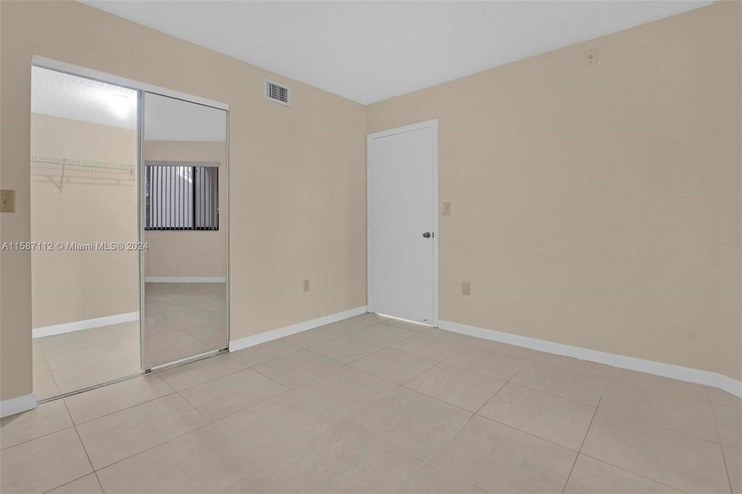 Active With Contract: $2,600 (2 beds, 2 baths, 1090 Square Feet)
