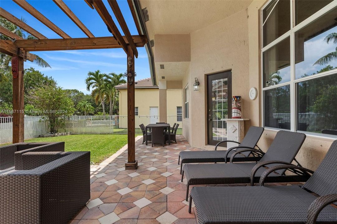 Recently Sold: $1,175,000 (4 beds, 4 baths, 2948 Square Feet)