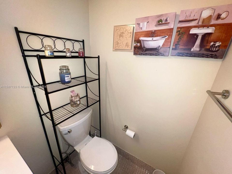 待售: $189,000 (2 贝兹, 1 浴室, 840 平方英尺)