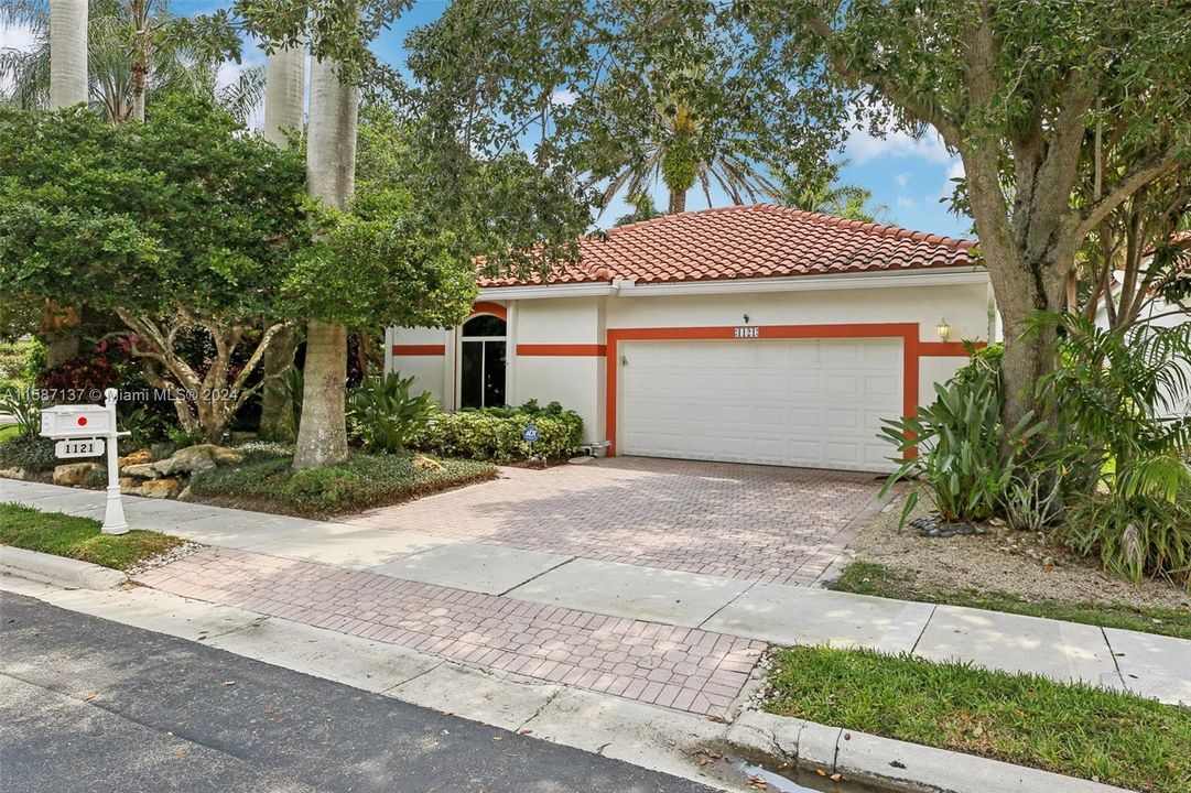 Recently Sold: $829,900 (3 beds, 2 baths, 2248 Square Feet)