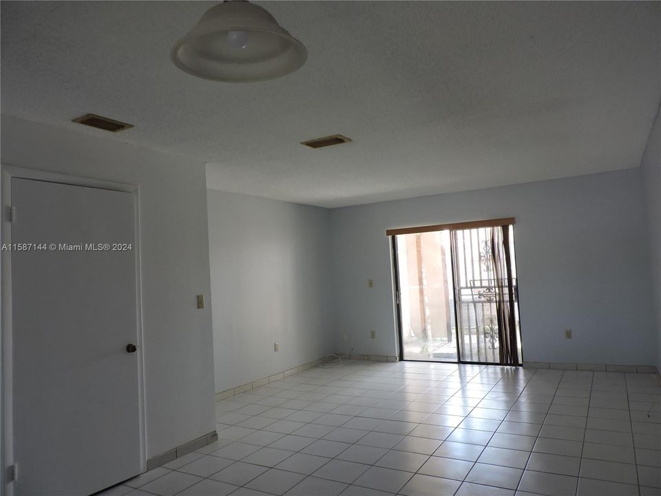 Active With Contract: $2,450 (2 beds, 2 baths, 920 Square Feet)