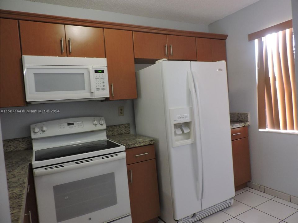 Active With Contract: $2,450 (2 beds, 2 baths, 920 Square Feet)