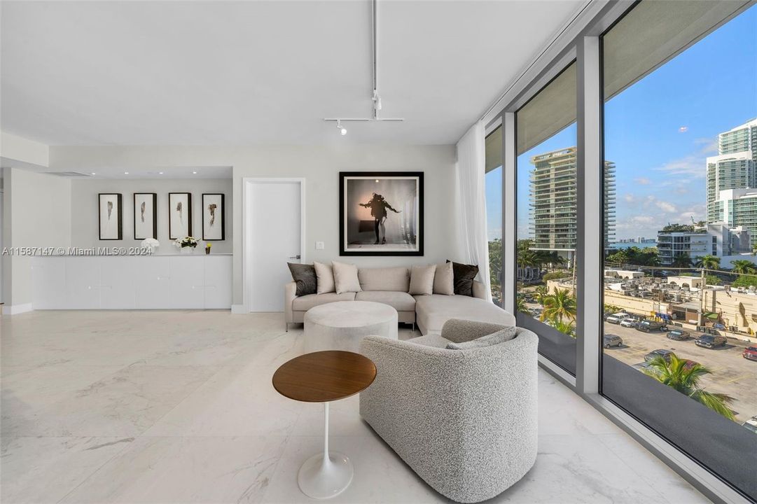 Recently Sold: $4,750,000 (3 beds, 3 baths, 2483 Square Feet)