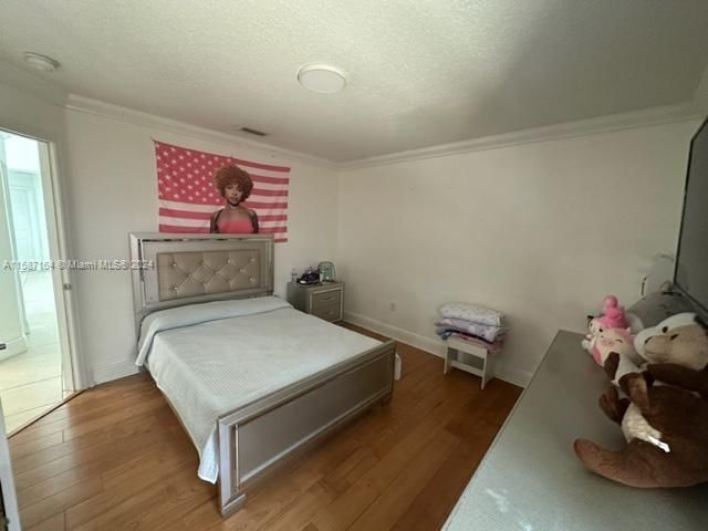 Recently Rented: $4,300 (3 beds, 2 baths, 2020 Square Feet)