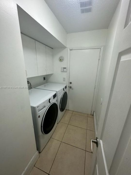 Recently Rented: $4,300 (3 beds, 2 baths, 2020 Square Feet)